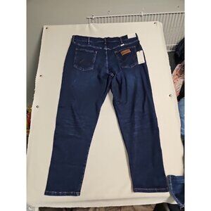 NWT Wrangler Relaxed Fit Men's Blue Jeans 40x30 Dark Wash Logo Pockets